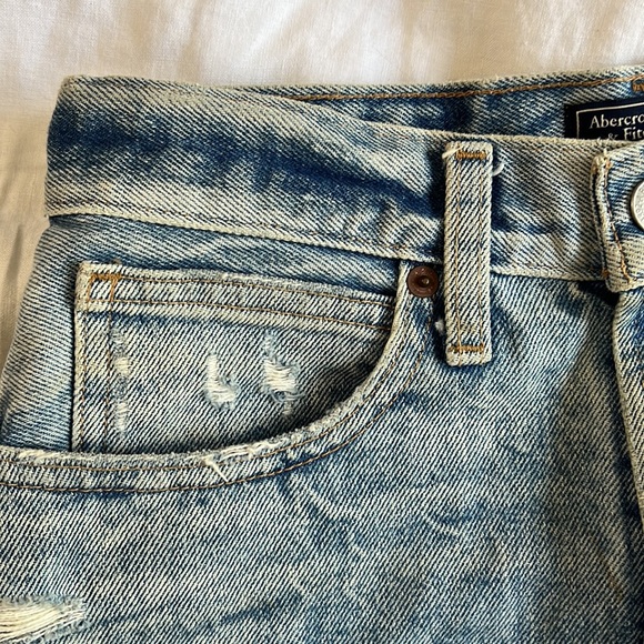 Natural High-Rise Shorts - Picture 2 of 4